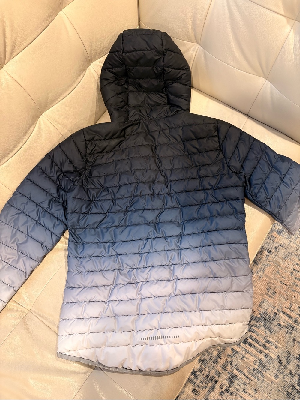 2 for $10 Women’s GAP FIT Gradient Hooded Puffer Jacket - Black & Light Gray - Picture 3 of 5